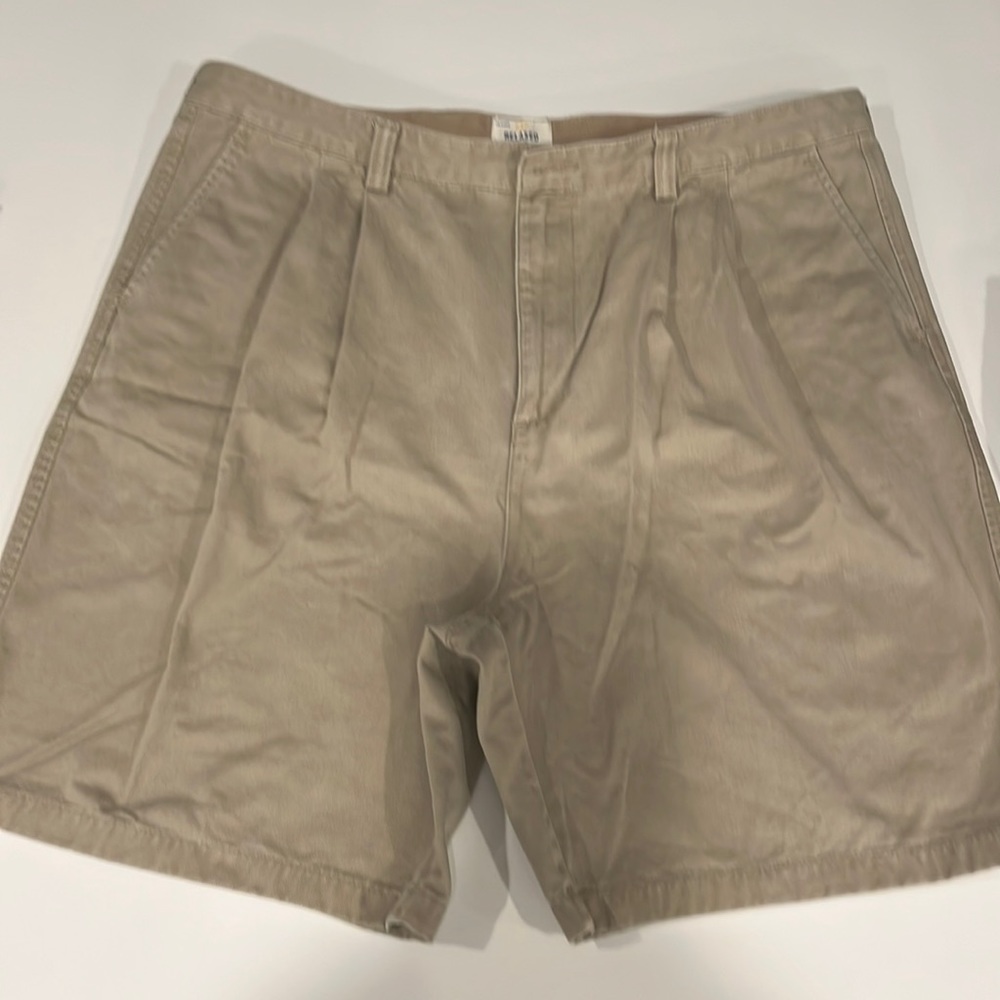 2002 Vintage Gap Relaxed Chino Pleated Shorts